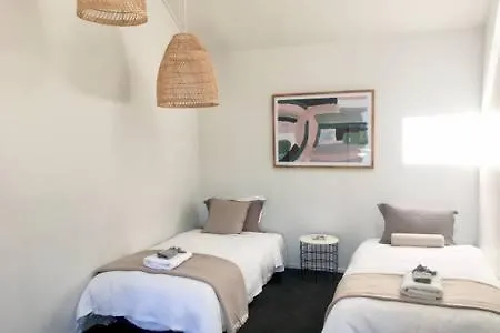 Number 1 - Chic Inner City Rooms Christchurch 0*,